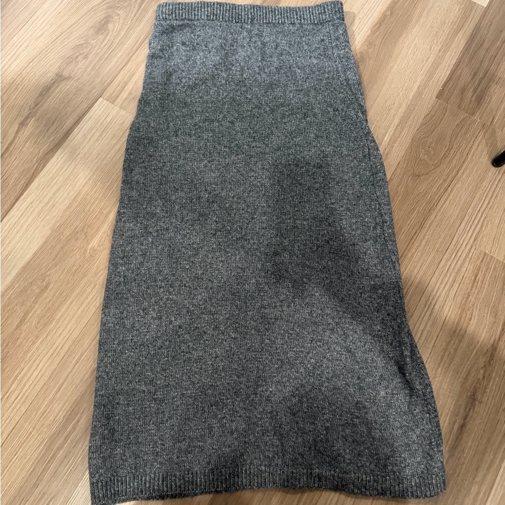 Women's Gray Knit Pencil Skirt - Sleek Everyday Staple